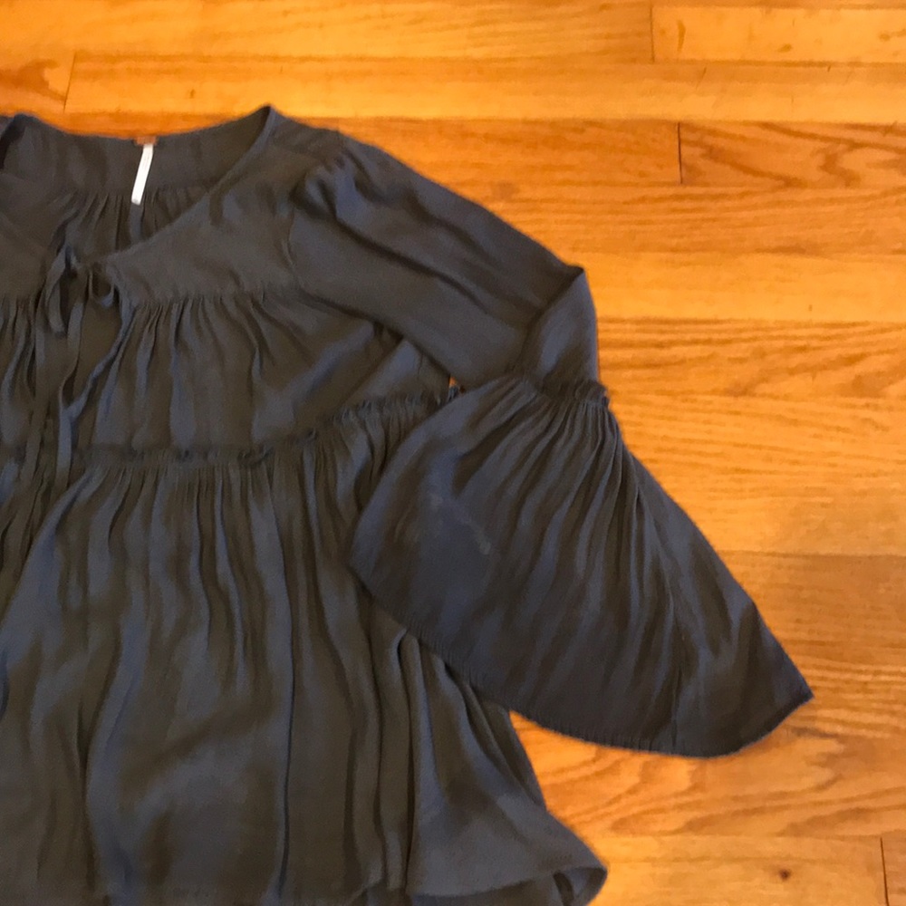 BARELY WORN PEASANT TIERED SHIRT FREE PEOPLE - Picture 3 of 8